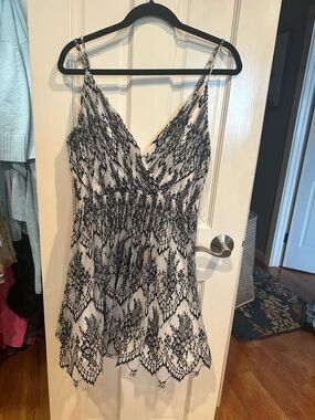 Alice + Olivia Black and White Lace-Effect V-Neck Dress